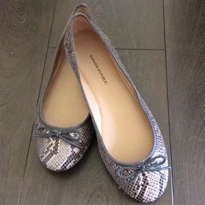 Banana Republic Robin flats- Never worn